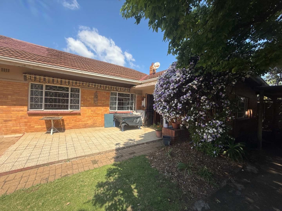 6 Bedroom Property for Sale in Plantation Gauteng