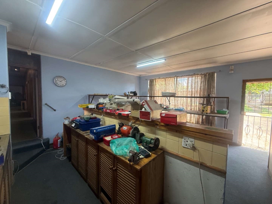 6 Bedroom Property for Sale in Plantation Gauteng