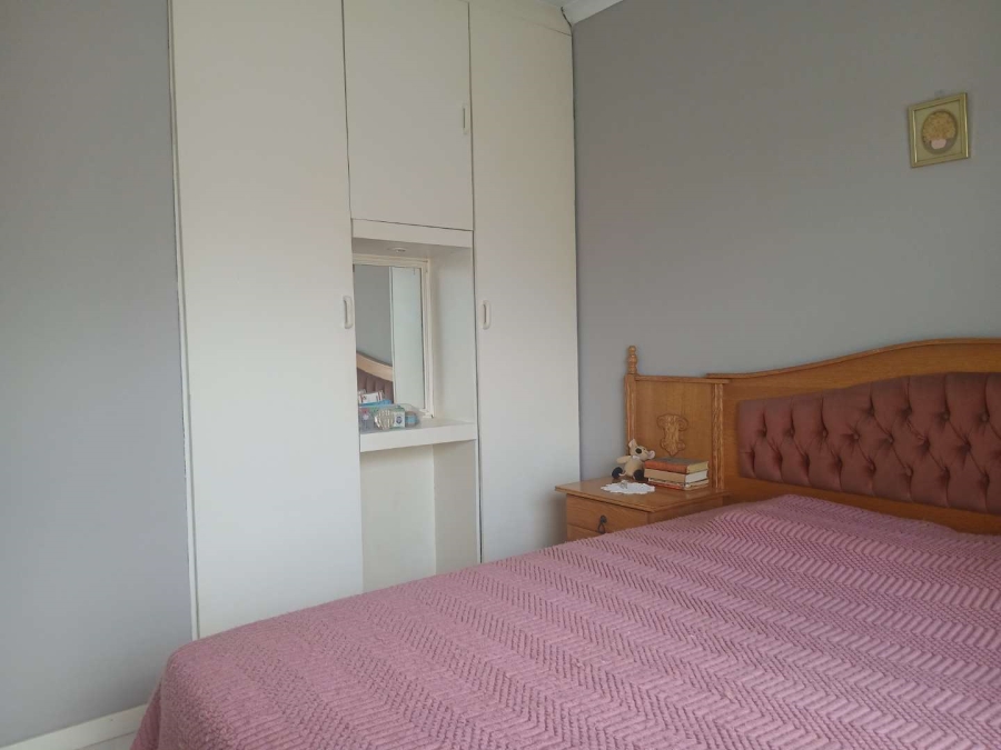 2 Bedroom Property for Sale in Albertsdal Gauteng