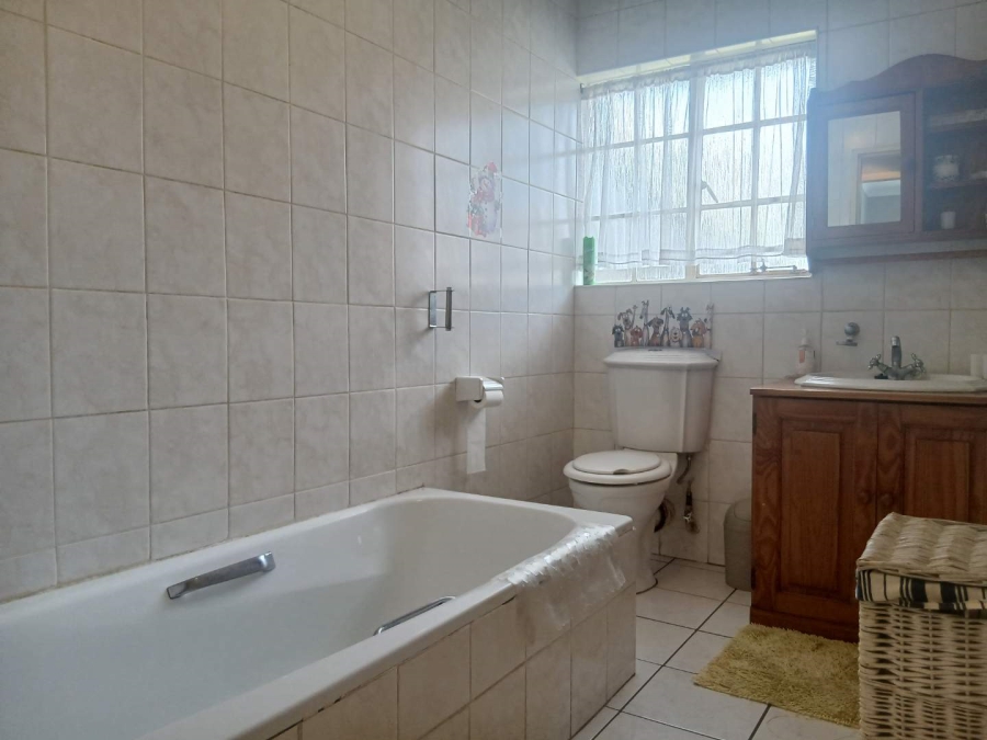 2 Bedroom Property for Sale in Albertsdal Gauteng