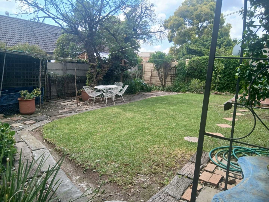 2 Bedroom Property for Sale in Albertsdal Gauteng