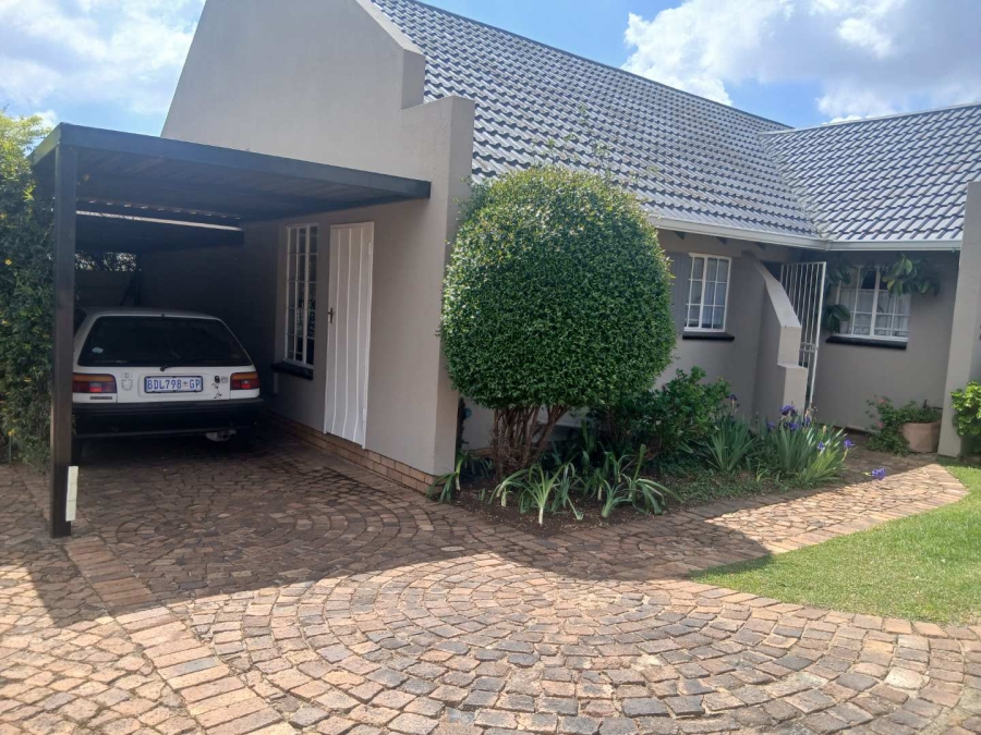 2 Bedroom Property for Sale in Albertsdal Gauteng
