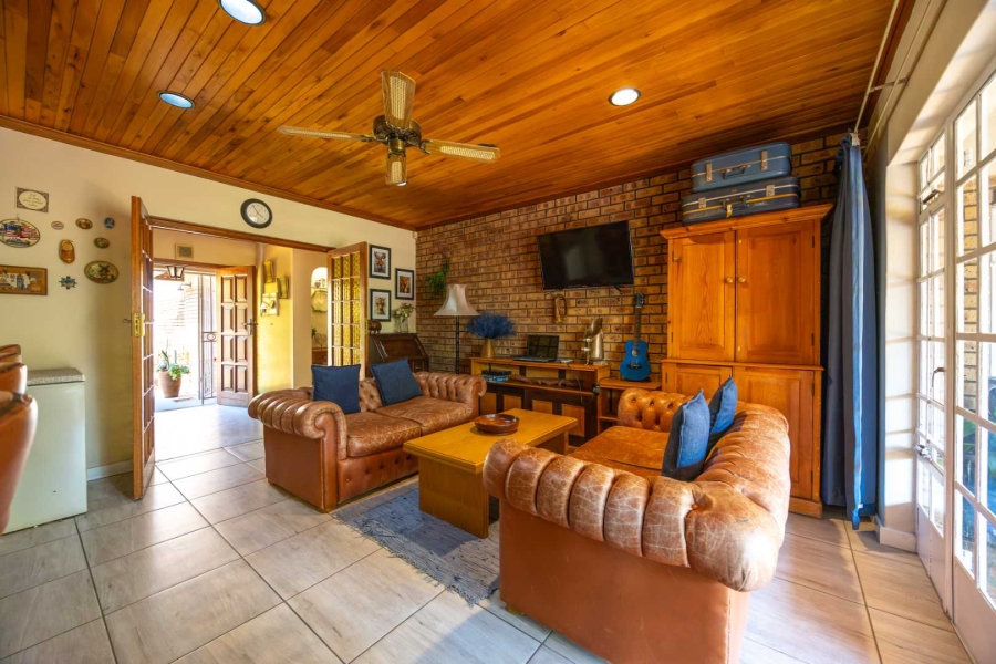5 Bedroom Property for Sale in Moreleta Park Gauteng