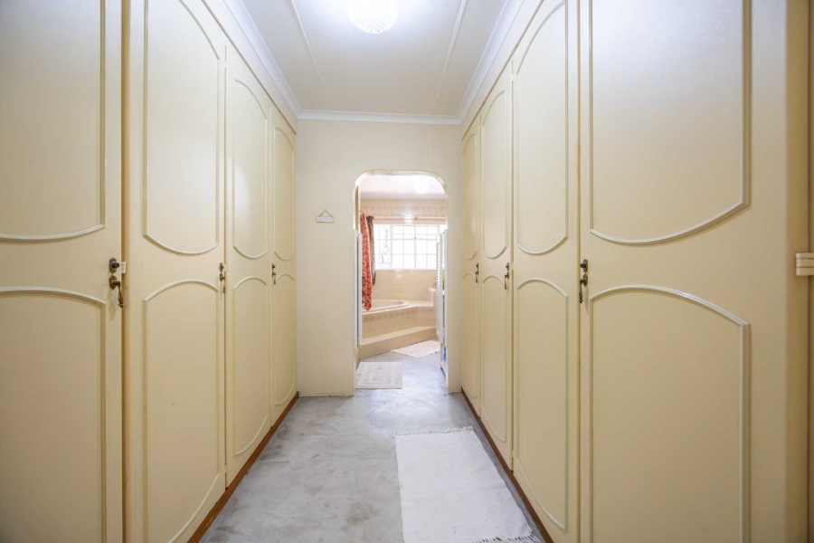5 Bedroom Property for Sale in Moreleta Park Gauteng