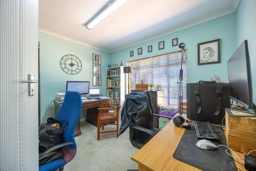 5 Bedroom Property for Sale in Moreleta Park Gauteng