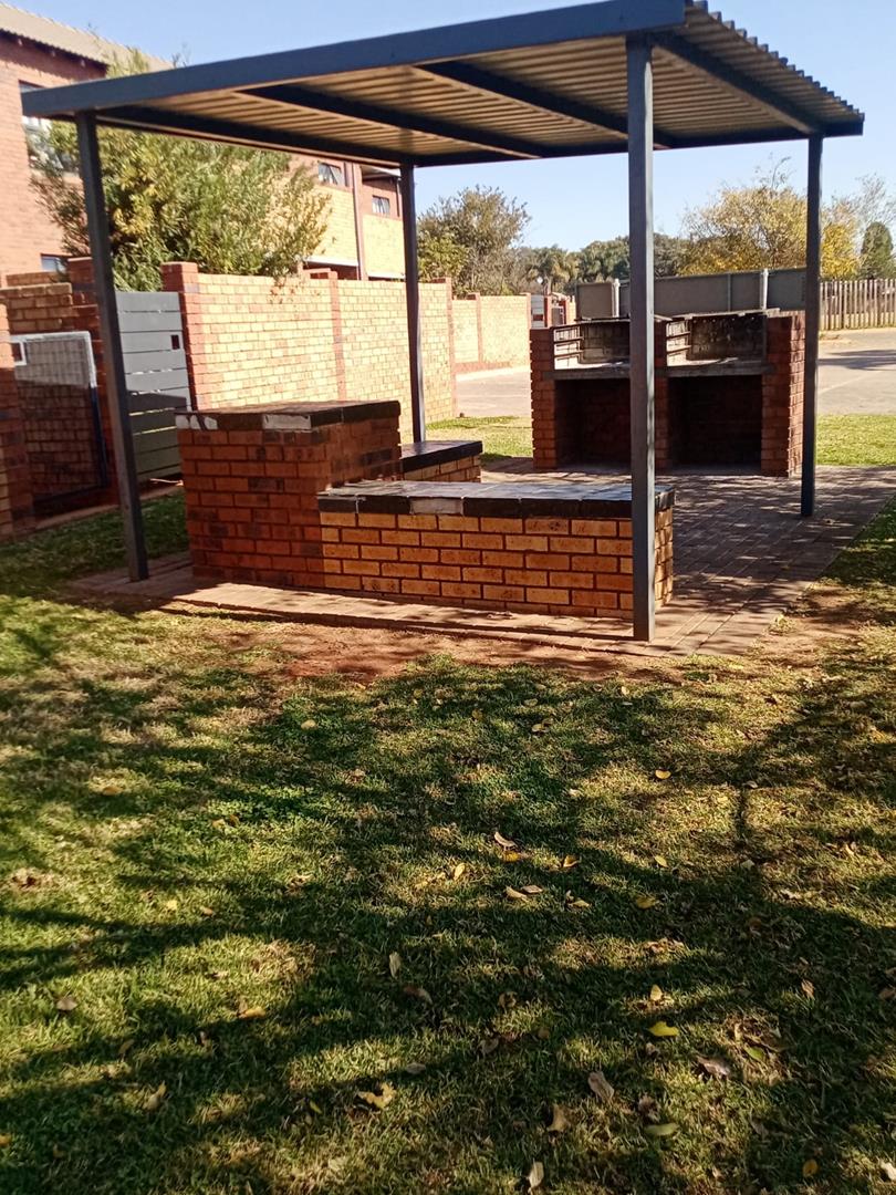 2 Bedroom Property for Sale in La Montagne Gauteng
