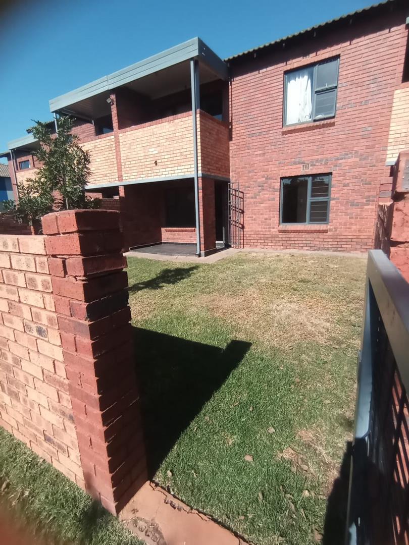 2 Bedroom Property for Sale in La Montagne Gauteng