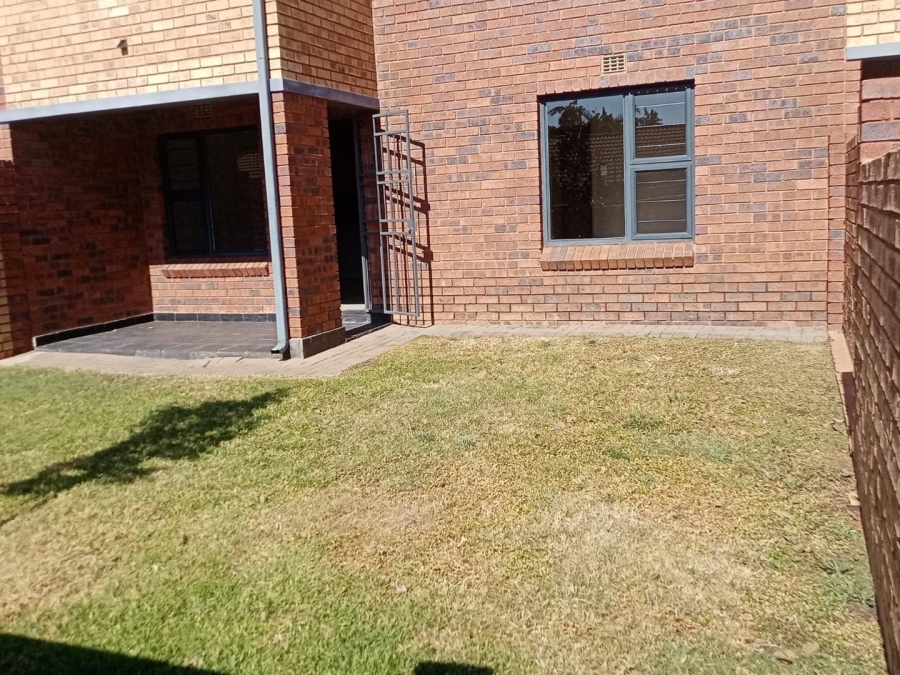 2 Bedroom Property for Sale in La Montagne Gauteng