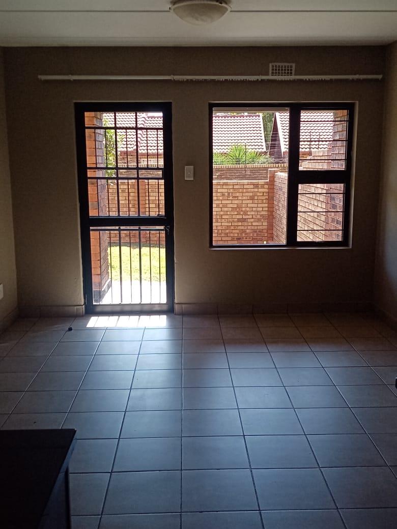 2 Bedroom Property for Sale in La Montagne Gauteng