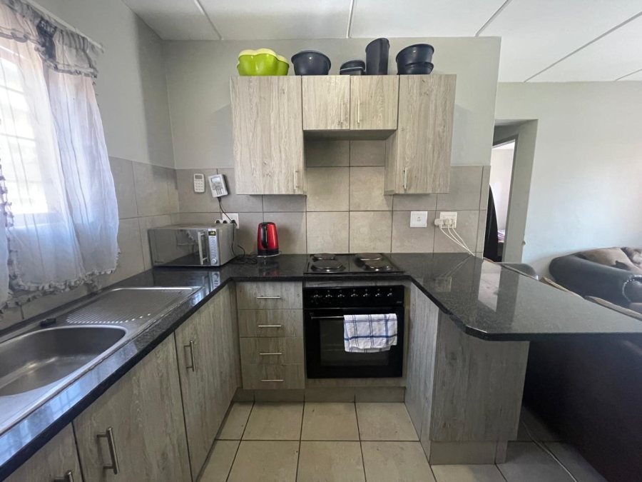 2 Bedroom Property for Sale in La Montagne Gauteng