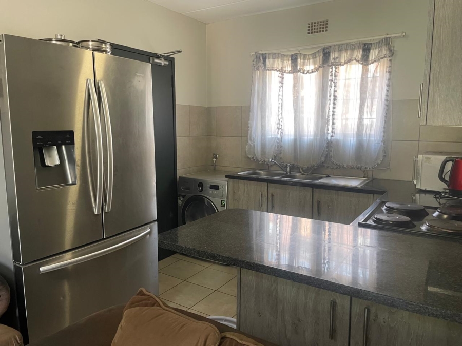 2 Bedroom Property for Sale in La Montagne Gauteng
