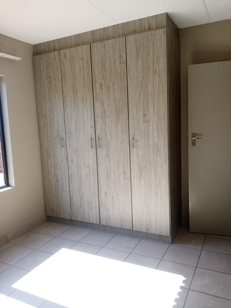 2 Bedroom Property for Sale in La Montagne Gauteng