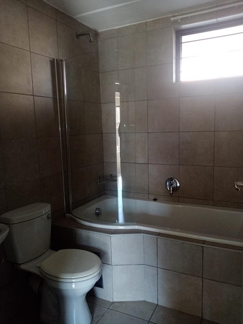 2 Bedroom Property for Sale in La Montagne Gauteng