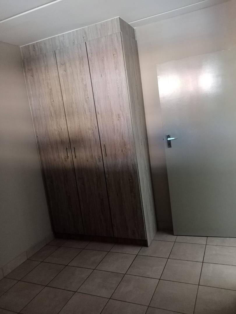 2 Bedroom Property for Sale in La Montagne Gauteng