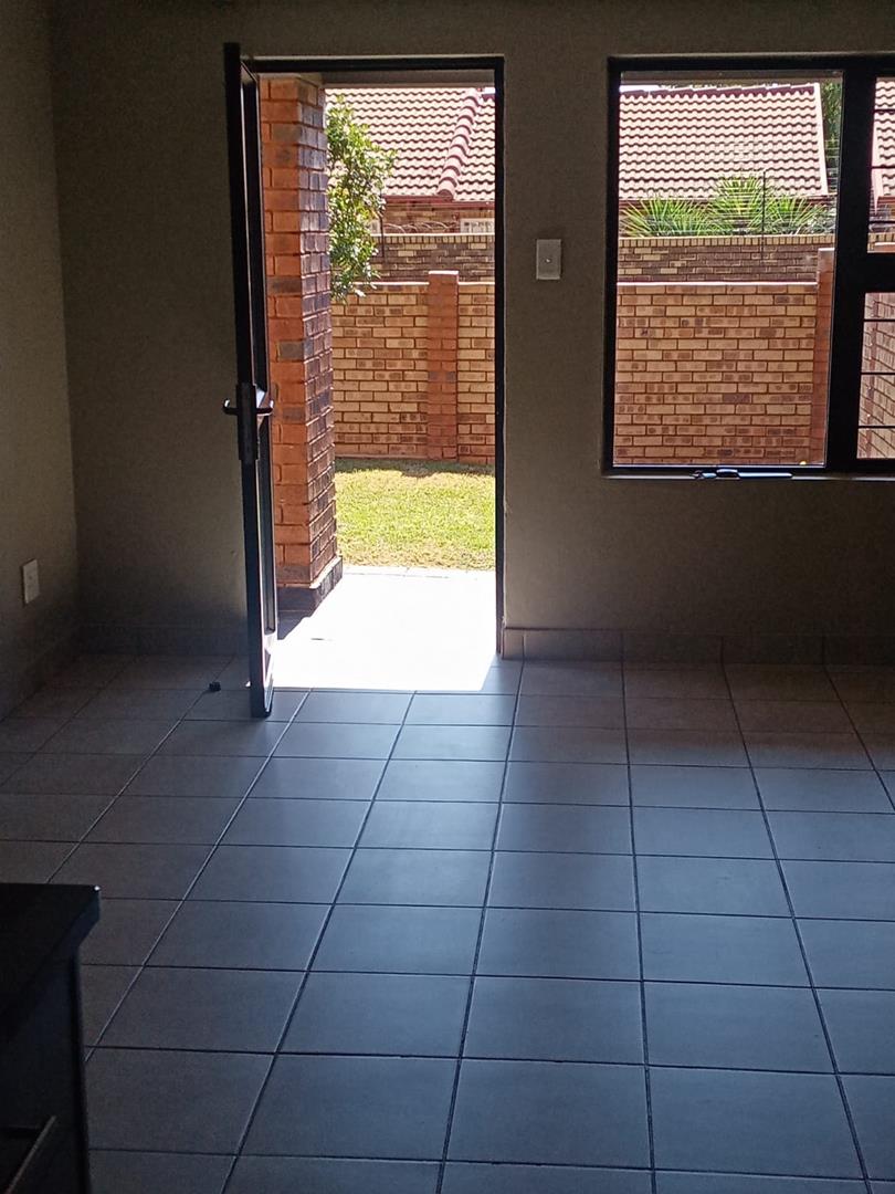 2 Bedroom Property for Sale in La Montagne Gauteng