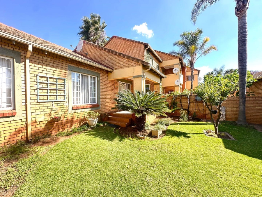 2 Bedroom Property for Sale in Mooikloof Ridge Gauteng