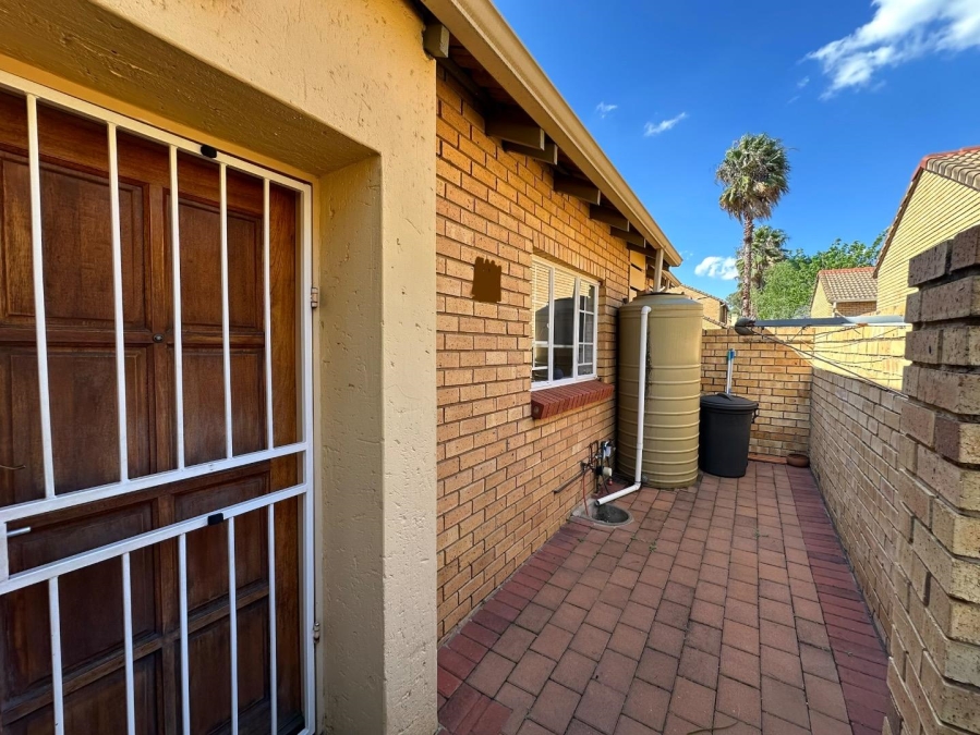 2 Bedroom Property for Sale in Mooikloof Ridge Gauteng