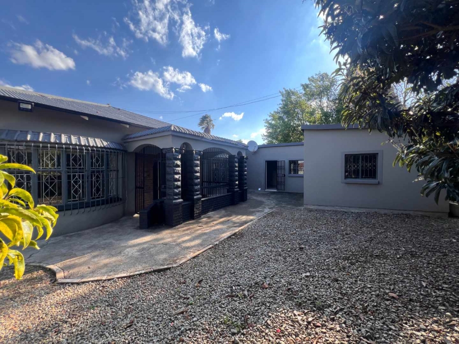 4 Bedroom Property for Sale in Discovery Gauteng