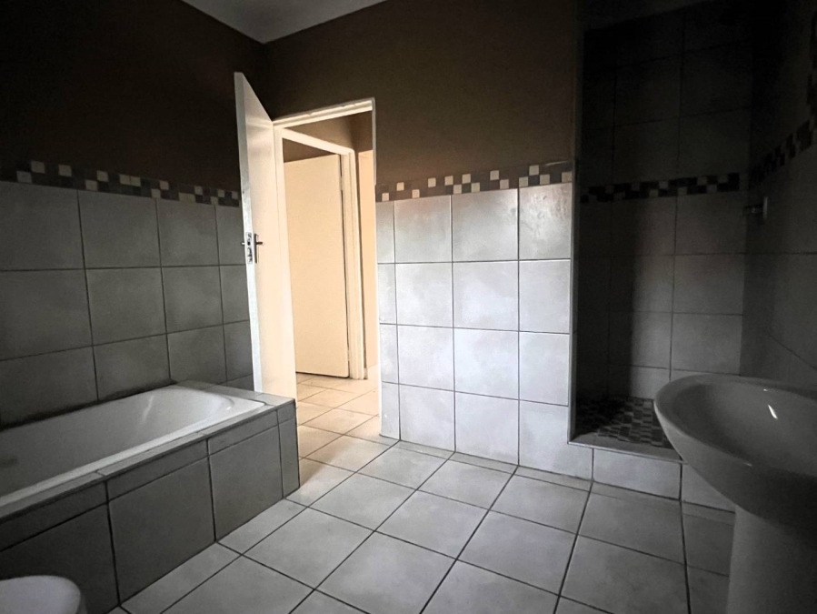 4 Bedroom Property for Sale in Discovery Gauteng