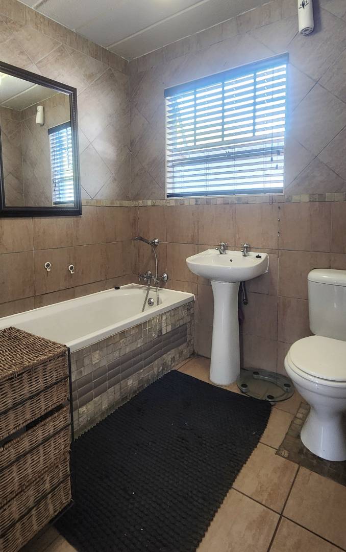 2 Bedroom Property for Sale in Verwoerdpark Gauteng