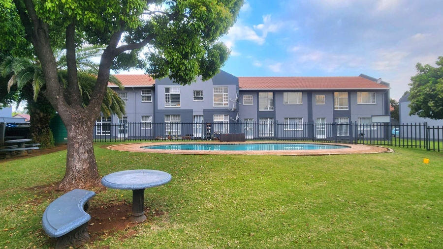 2 Bedroom Property for Sale in Verwoerdpark Gauteng