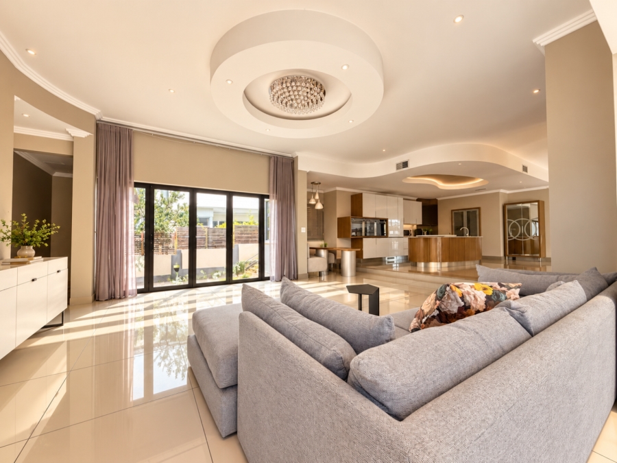 5 Bedroom Property for Sale in Helderfontein Estate Gauteng