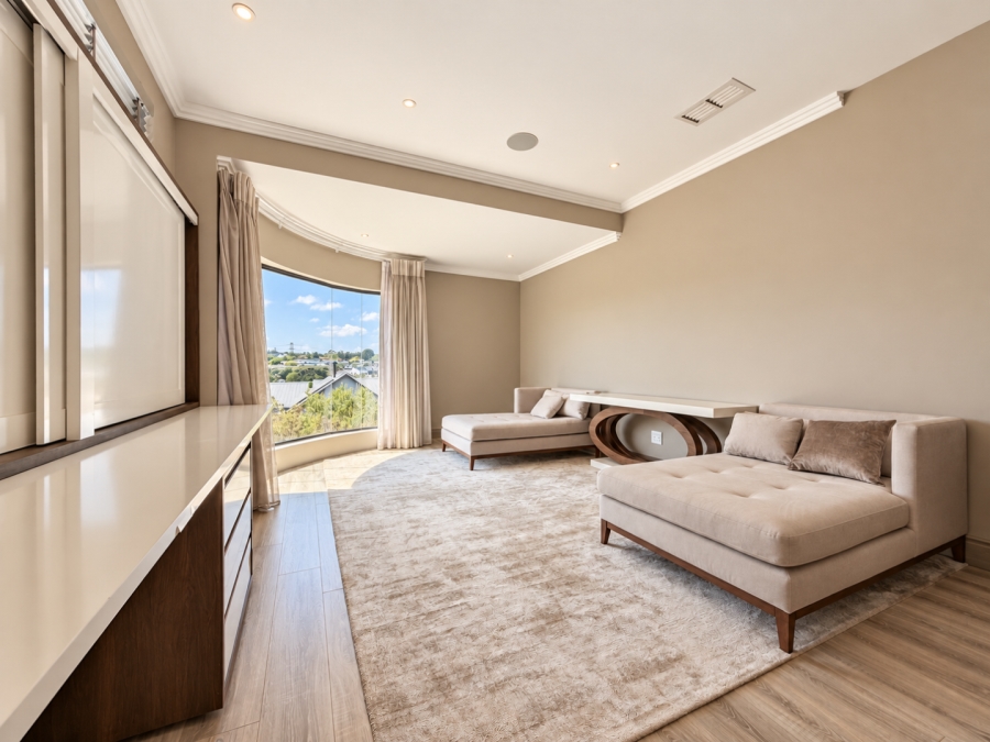 5 Bedroom Property for Sale in Helderfontein Estate Gauteng