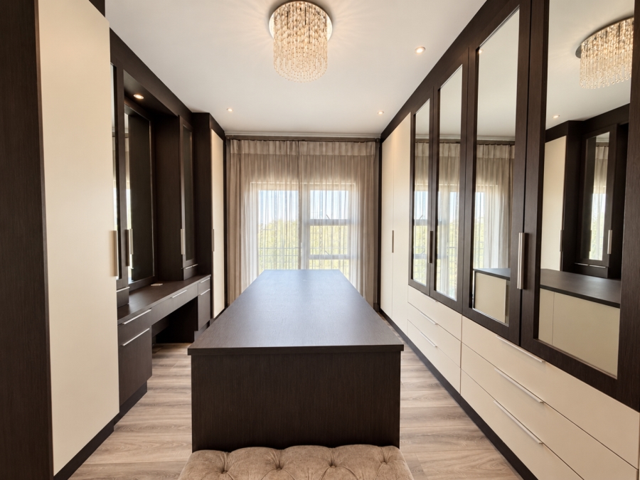 5 Bedroom Property for Sale in Helderfontein Estate Gauteng