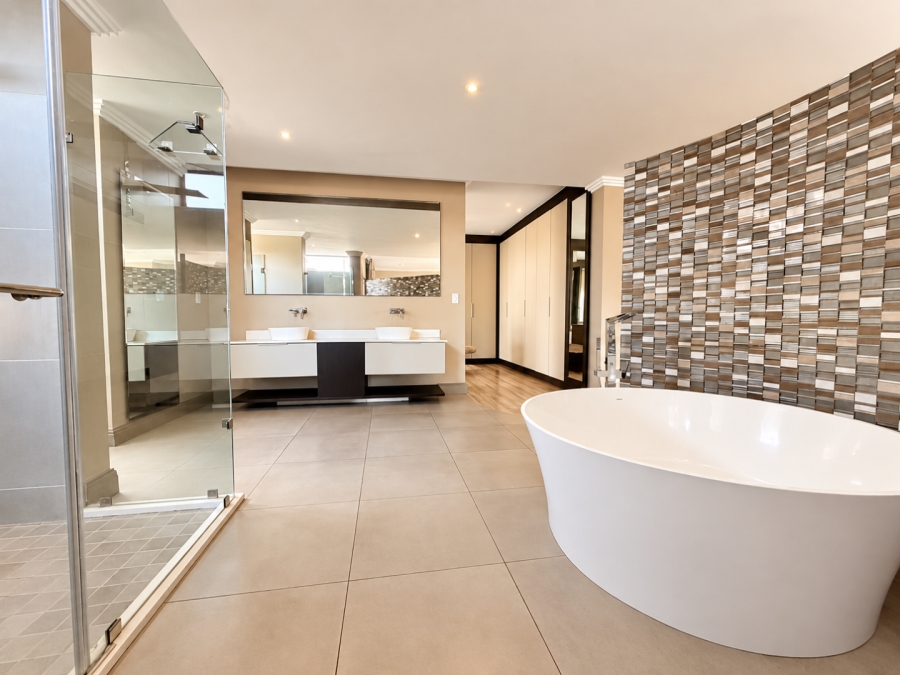 5 Bedroom Property for Sale in Helderfontein Estate Gauteng