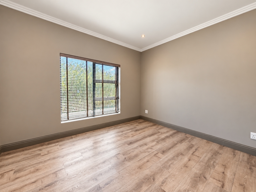 5 Bedroom Property for Sale in Helderfontein Estate Gauteng