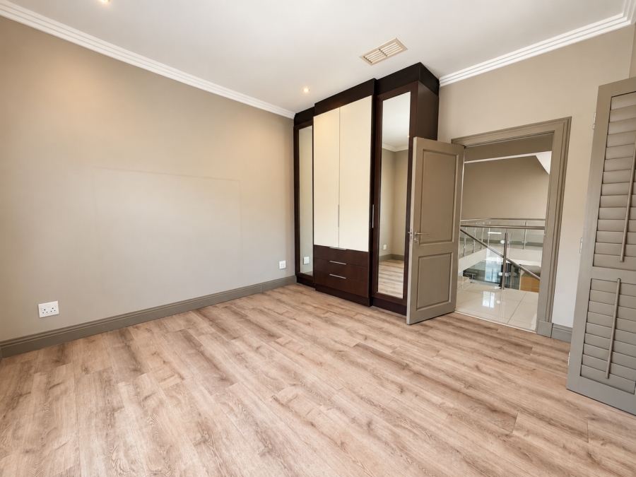 5 Bedroom Property for Sale in Helderfontein Estate Gauteng