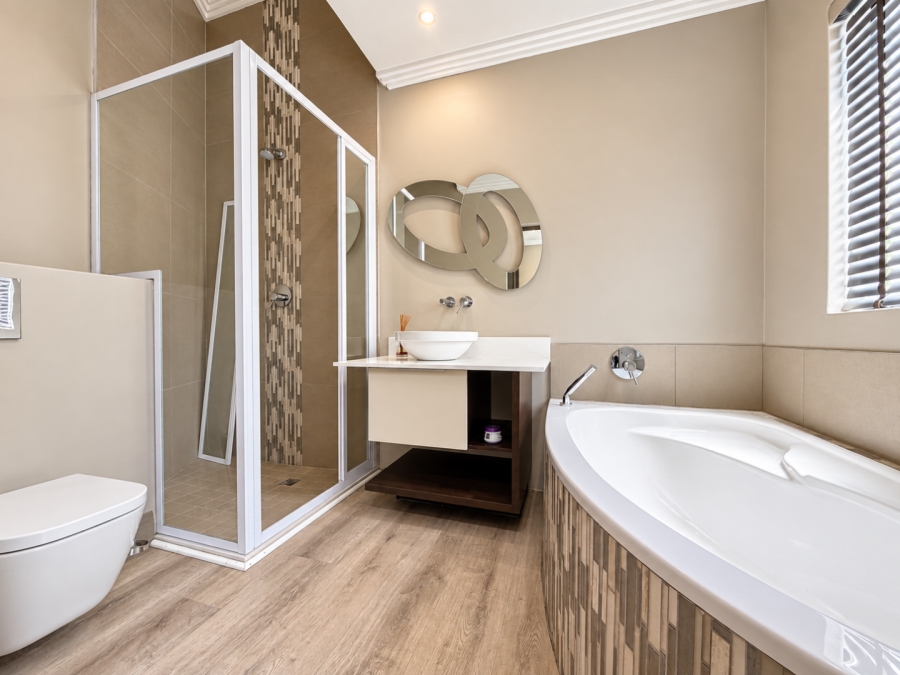 5 Bedroom Property for Sale in Helderfontein Estate Gauteng