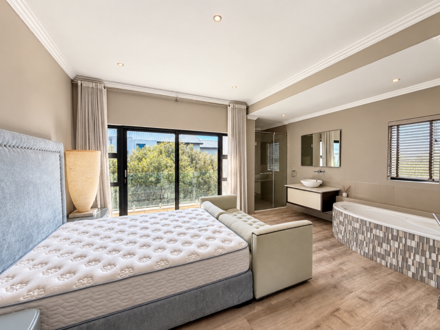 5 Bedroom Property for Sale in Helderfontein Estate Gauteng