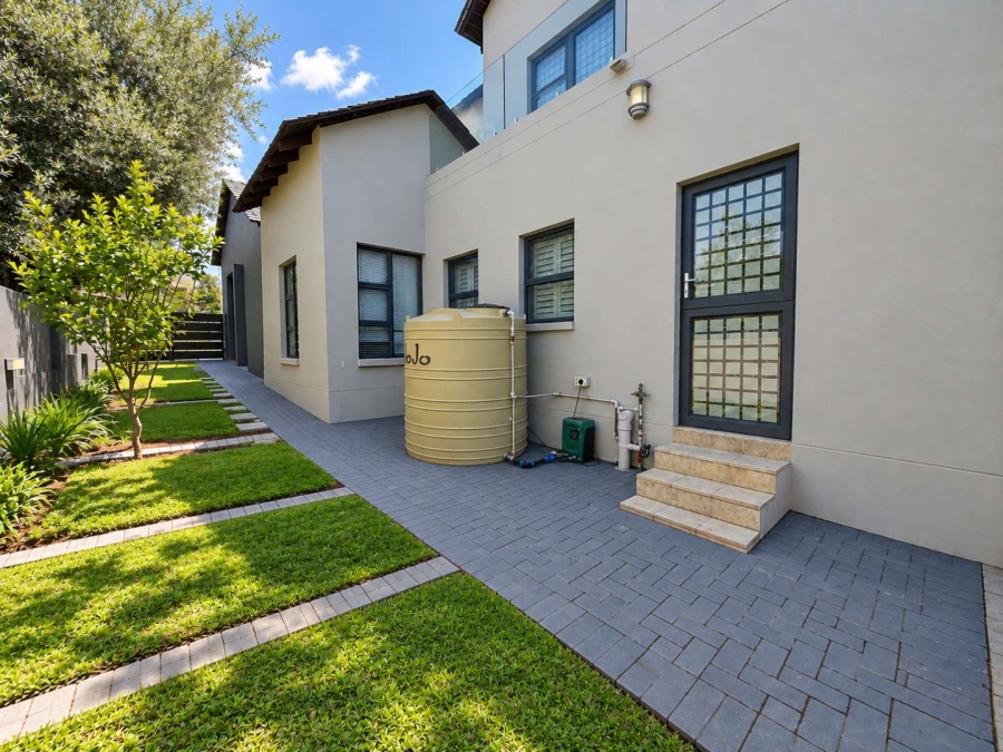 5 Bedroom Property for Sale in Helderfontein Estate Gauteng