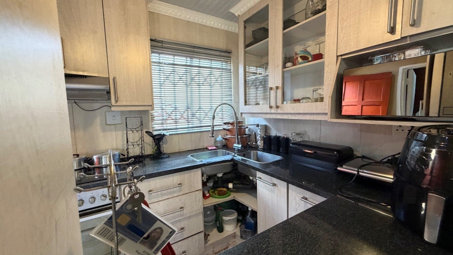 3 Bedroom Property for Sale in Windmill Park Gauteng