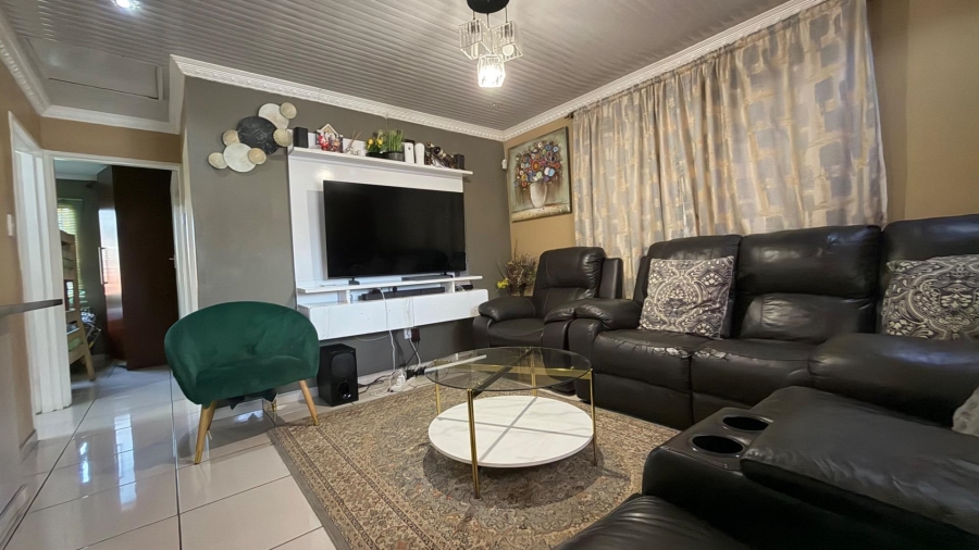 3 Bedroom Property for Sale in Windmill Park Gauteng