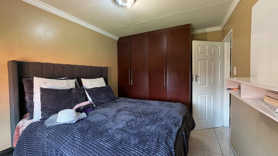 3 Bedroom Property for Sale in Windmill Park Gauteng