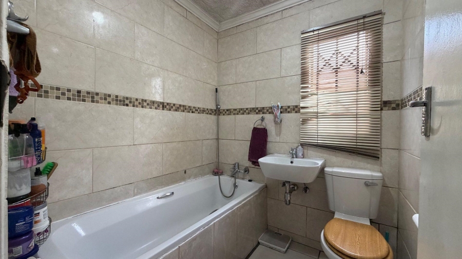 3 Bedroom Property for Sale in Windmill Park Gauteng