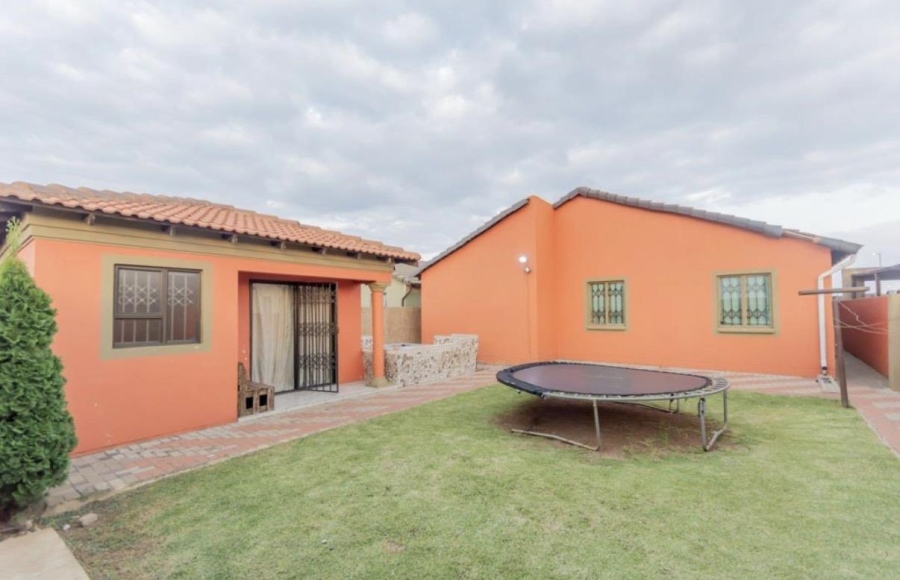 3 Bedroom Property for Sale in Windmill Park Gauteng