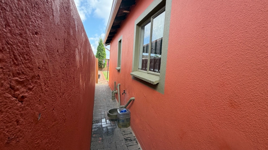 3 Bedroom Property for Sale in Windmill Park Gauteng