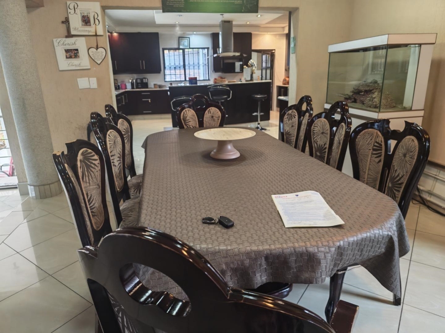 6 Bedroom Property for Sale in Glenvista Gauteng