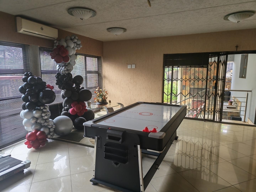 6 Bedroom Property for Sale in Glenvista Gauteng