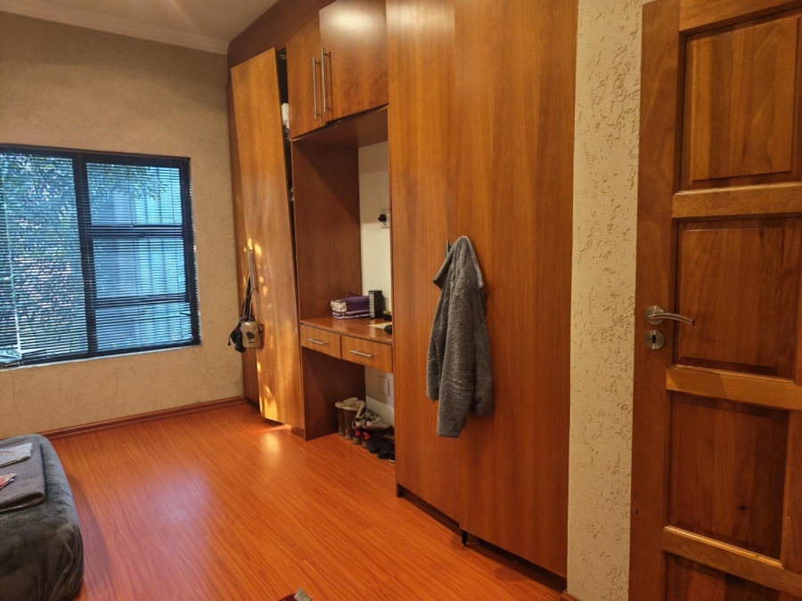 6 Bedroom Property for Sale in Glenvista Gauteng
