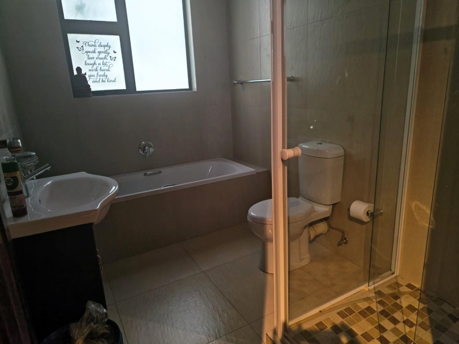 6 Bedroom Property for Sale in Glenvista Gauteng