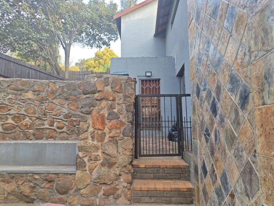 6 Bedroom Property for Sale in Glenvista Gauteng