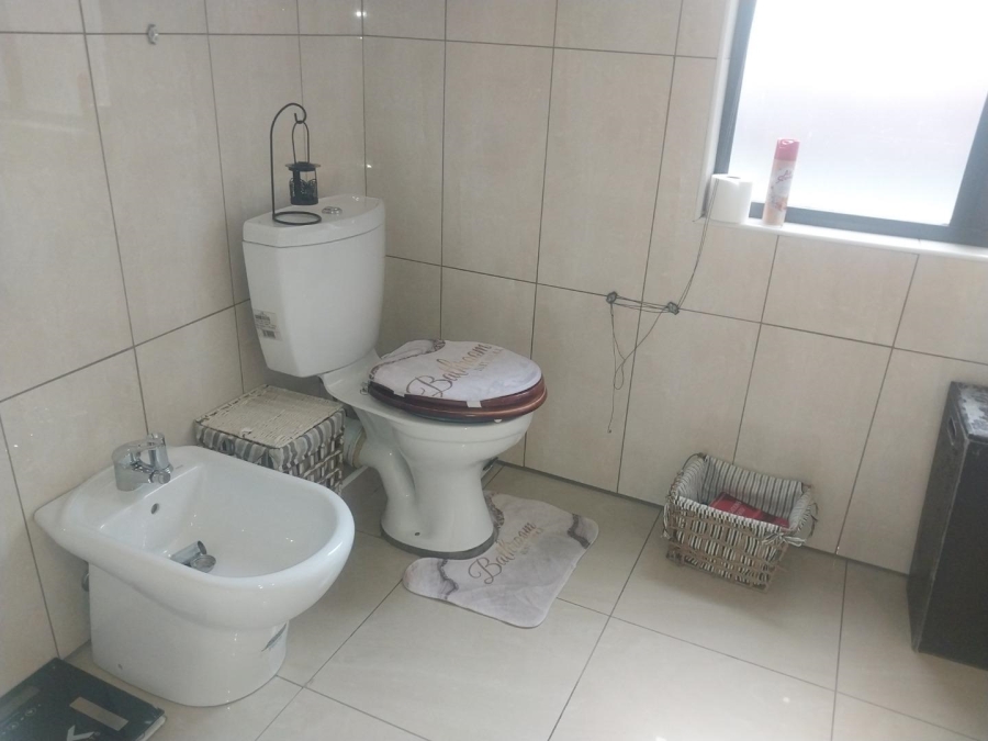 6 Bedroom Property for Sale in Glenvista Gauteng
