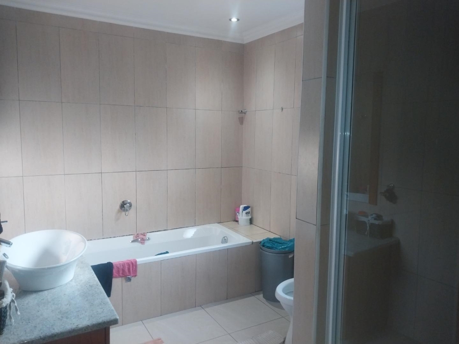 6 Bedroom Property for Sale in Glenvista Gauteng