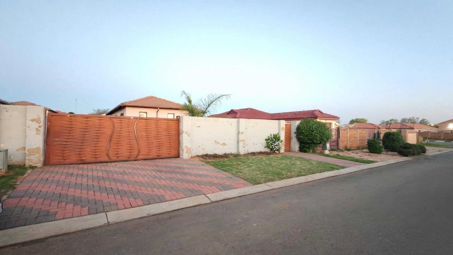 3 Bedroom Property for Sale in Alveda Park Gauteng