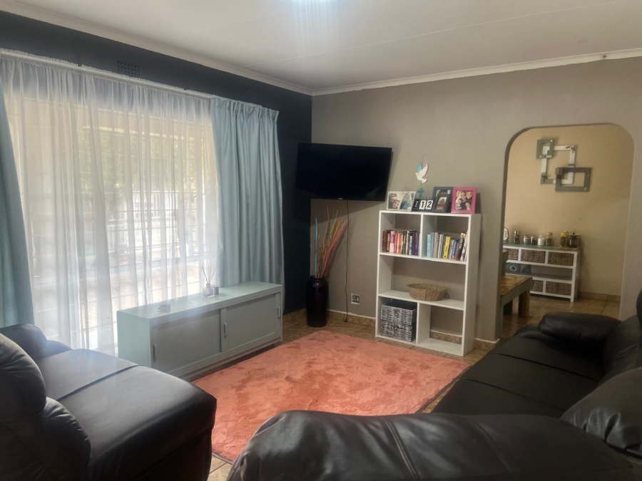 5 Bedroom Property for Sale in Brackendowns Gauteng