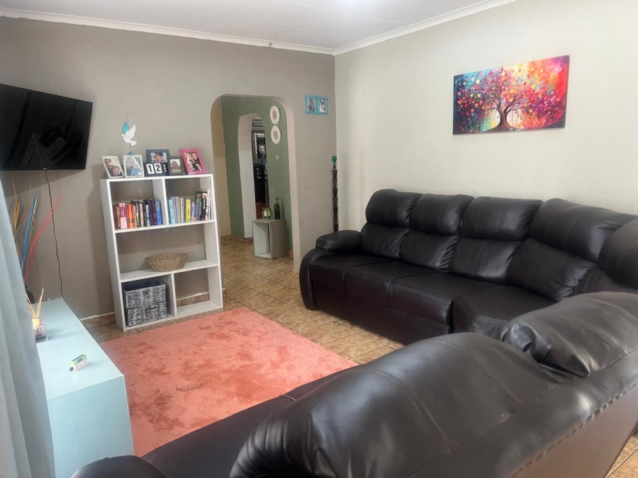 5 Bedroom Property for Sale in Brackendowns Gauteng